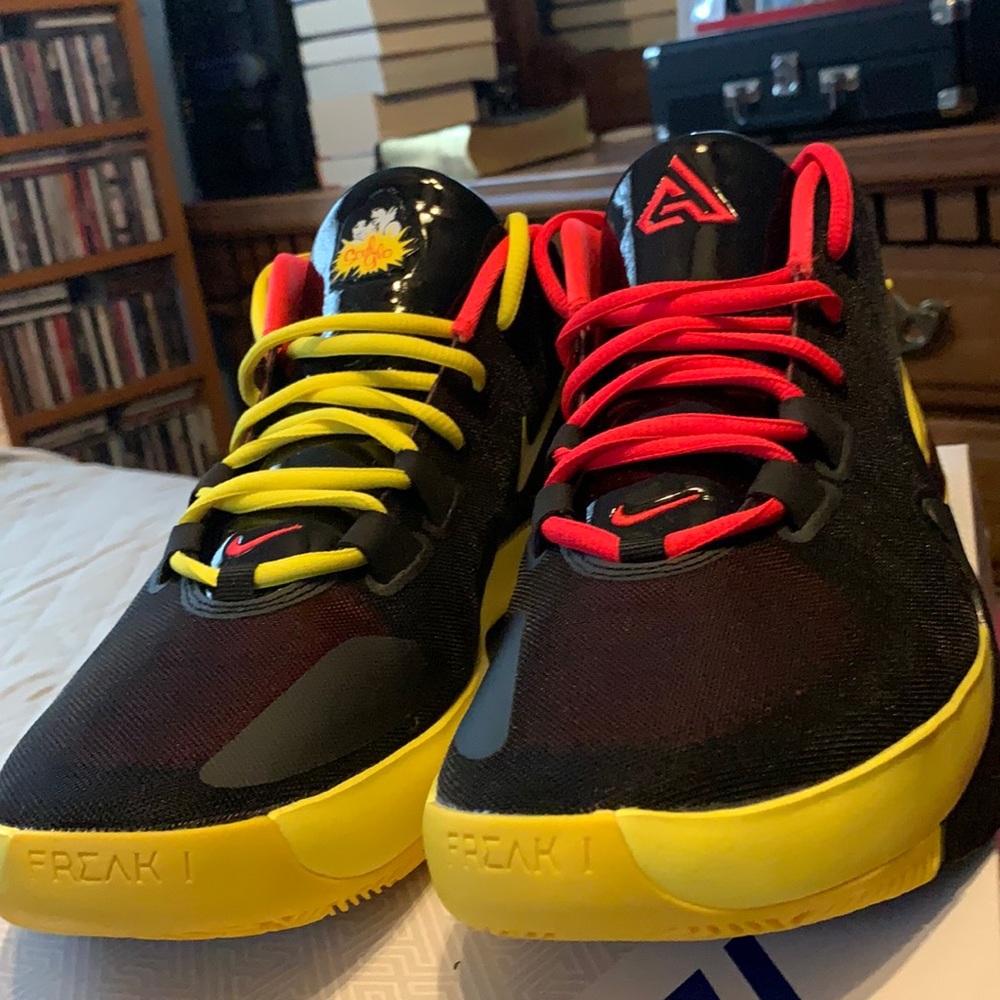 Zoom Freak 1 Soul Glo size 11